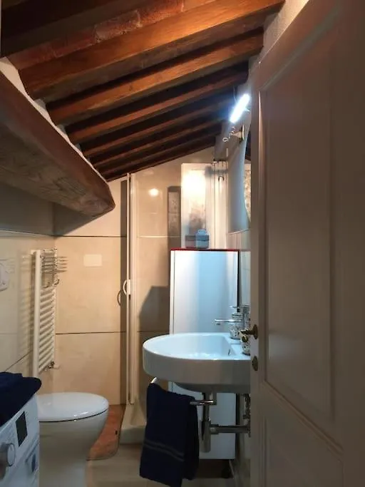 Villa Marta Contignano 0*,  Italia